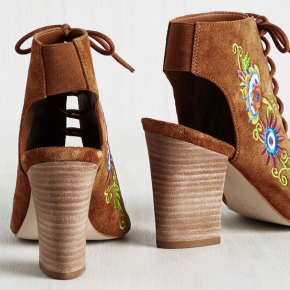 Boho peep toes! Suede embroidered stacked heels, 9 - Picture 5 of 6